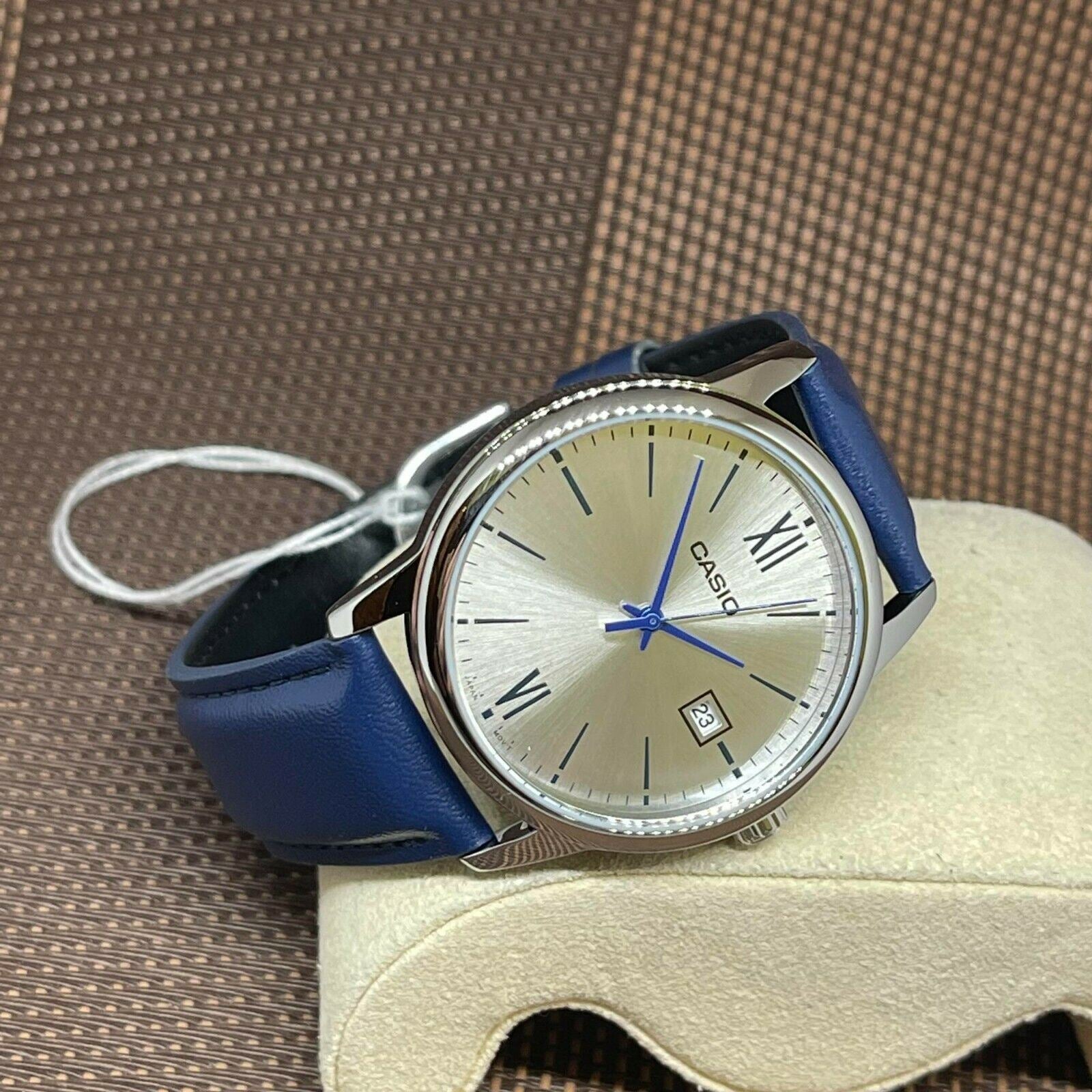 Casio Men's MTP-V002L-2B3UDF Leather band date Watch Secondary image